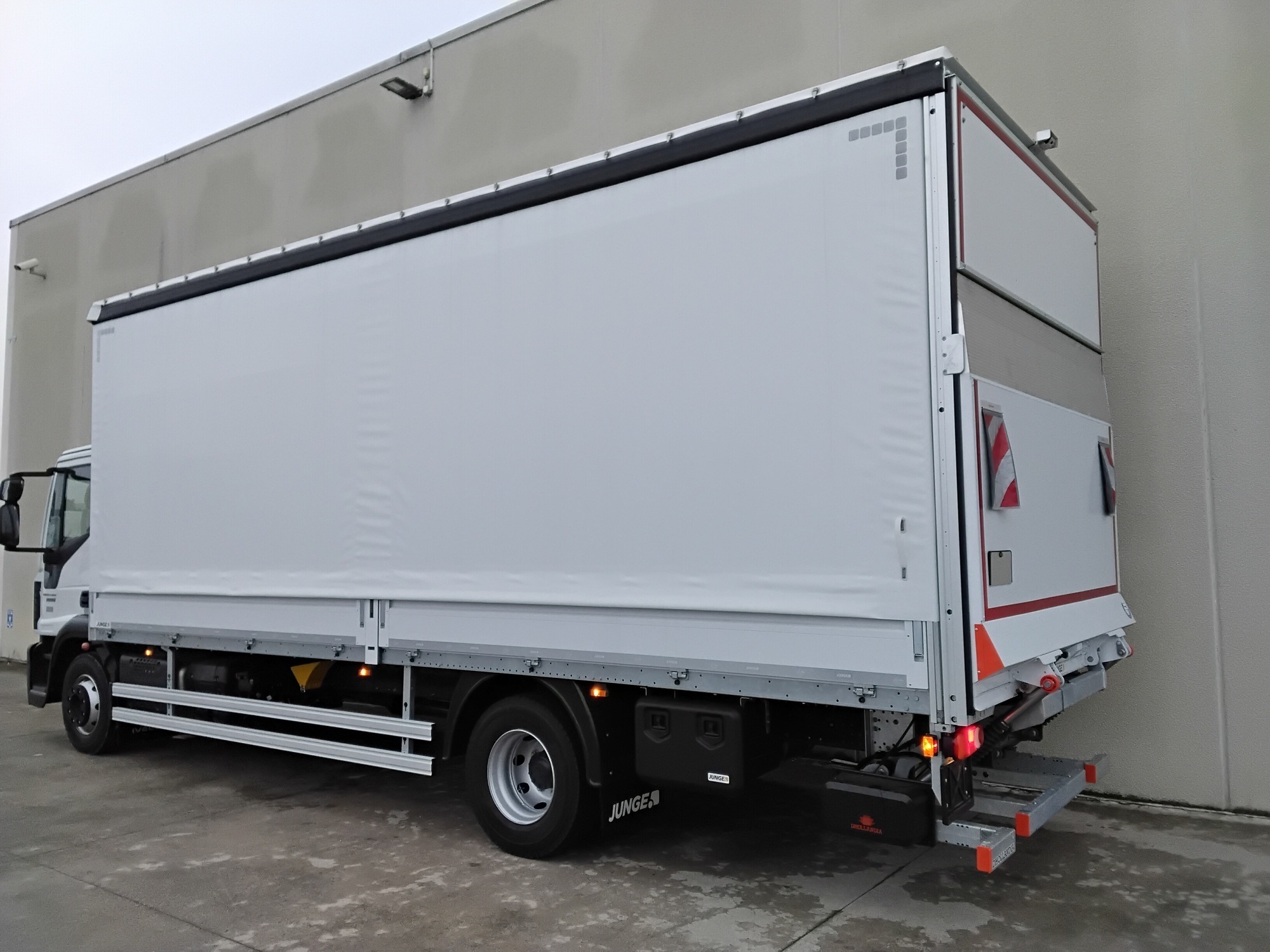 04ed5b3a 08e0 4947 8e86 4ade066d46ca