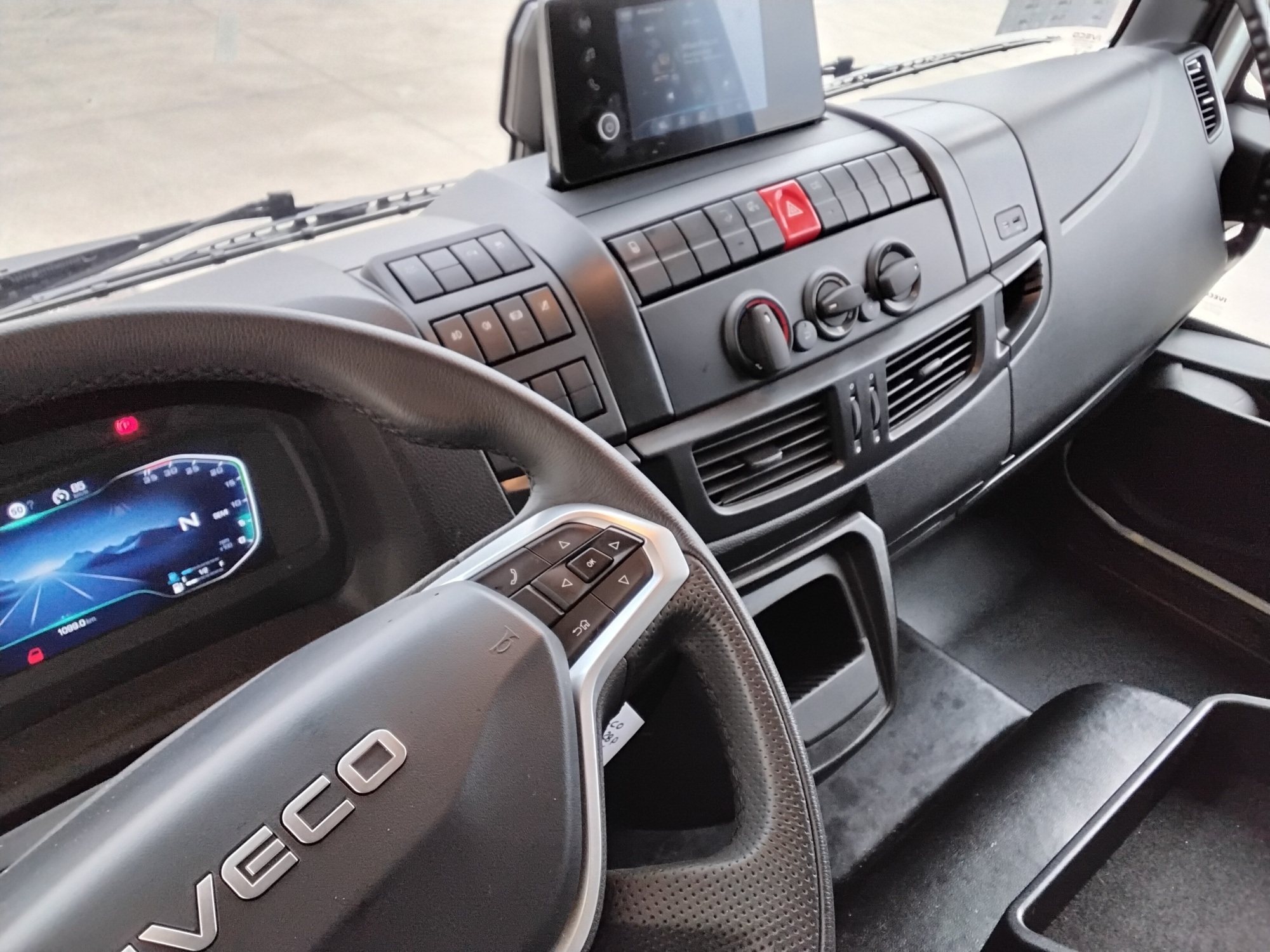 33562334 97cd 4610 b2ca d7b6841c8099