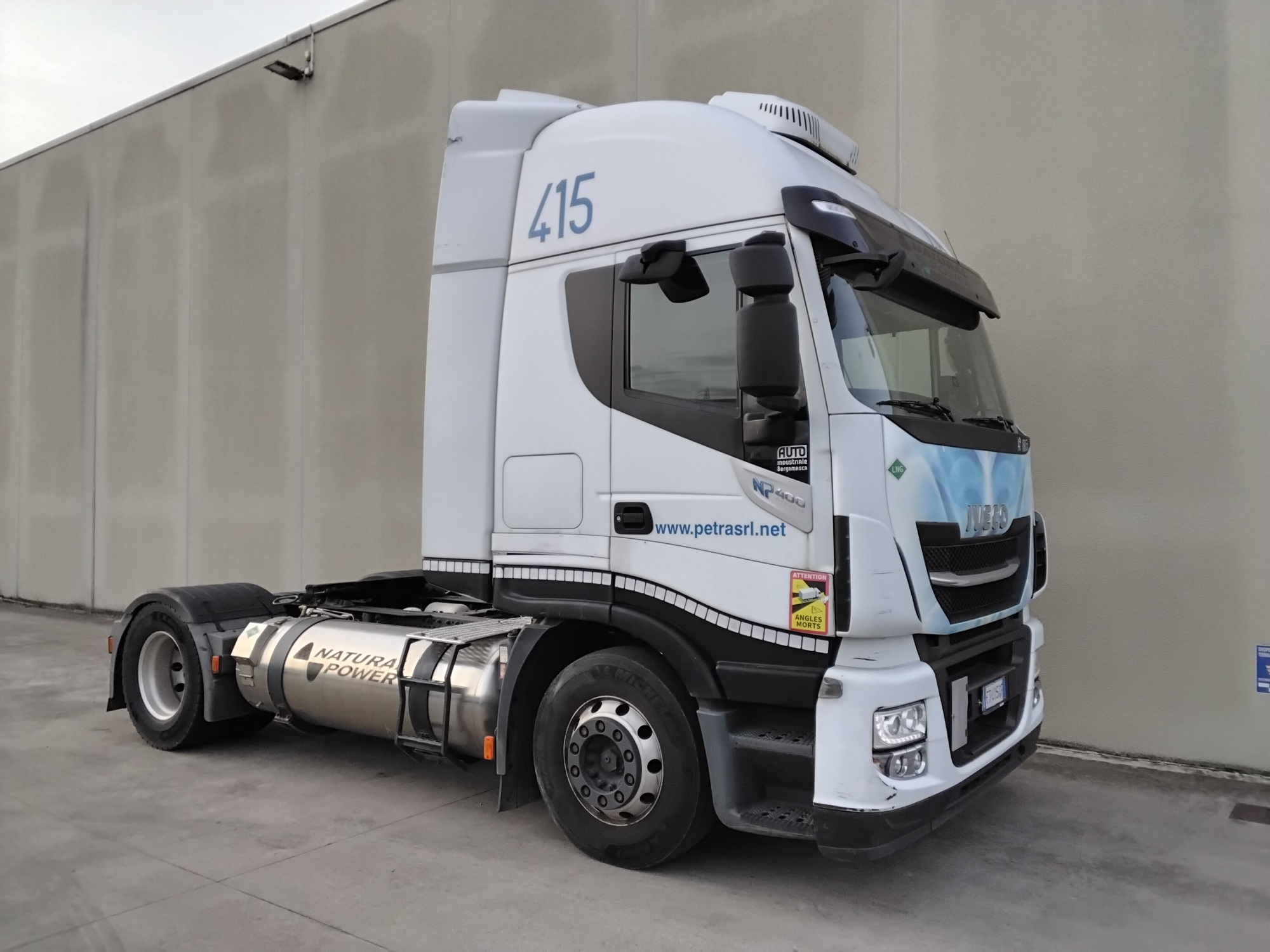 3c3d9dd1 b857 4983 8525 ece453b0fd33