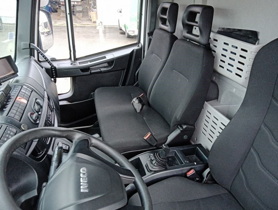 589f3e12 4f89 4c50 b349 6bc7d2cd43dc