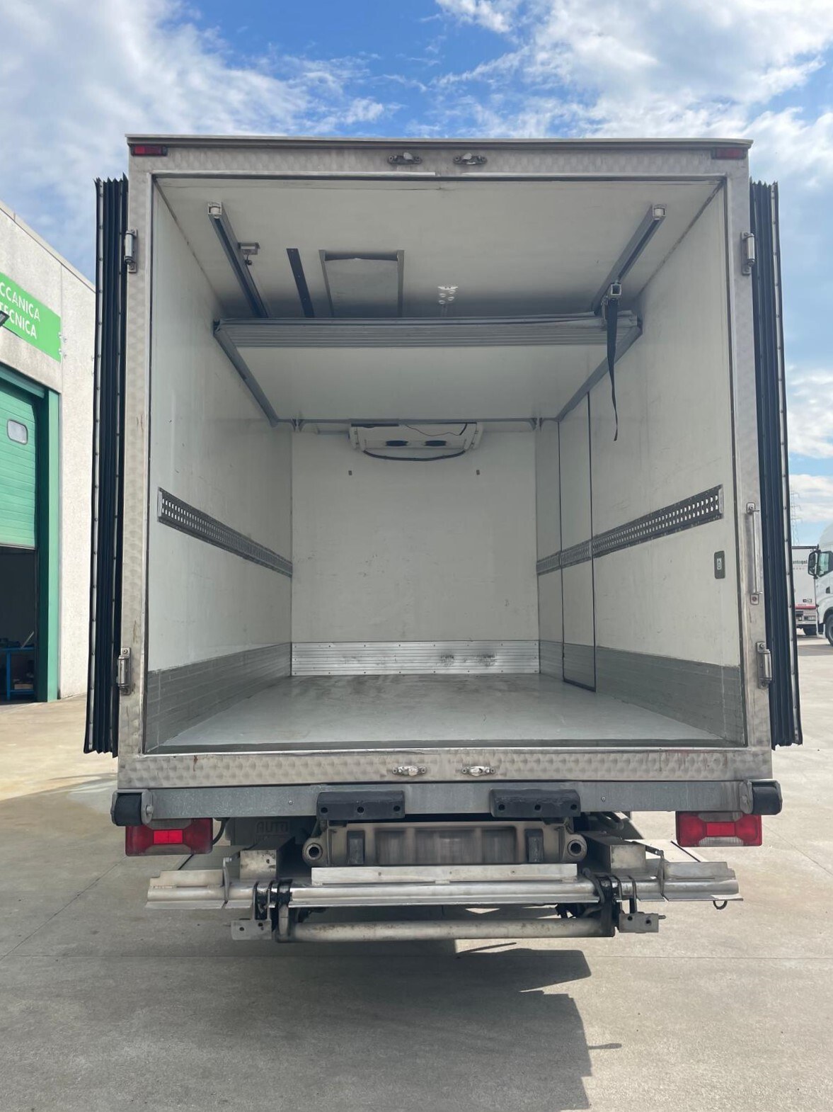 8b7c0342 b852 4e34 b398 23f9180292c9