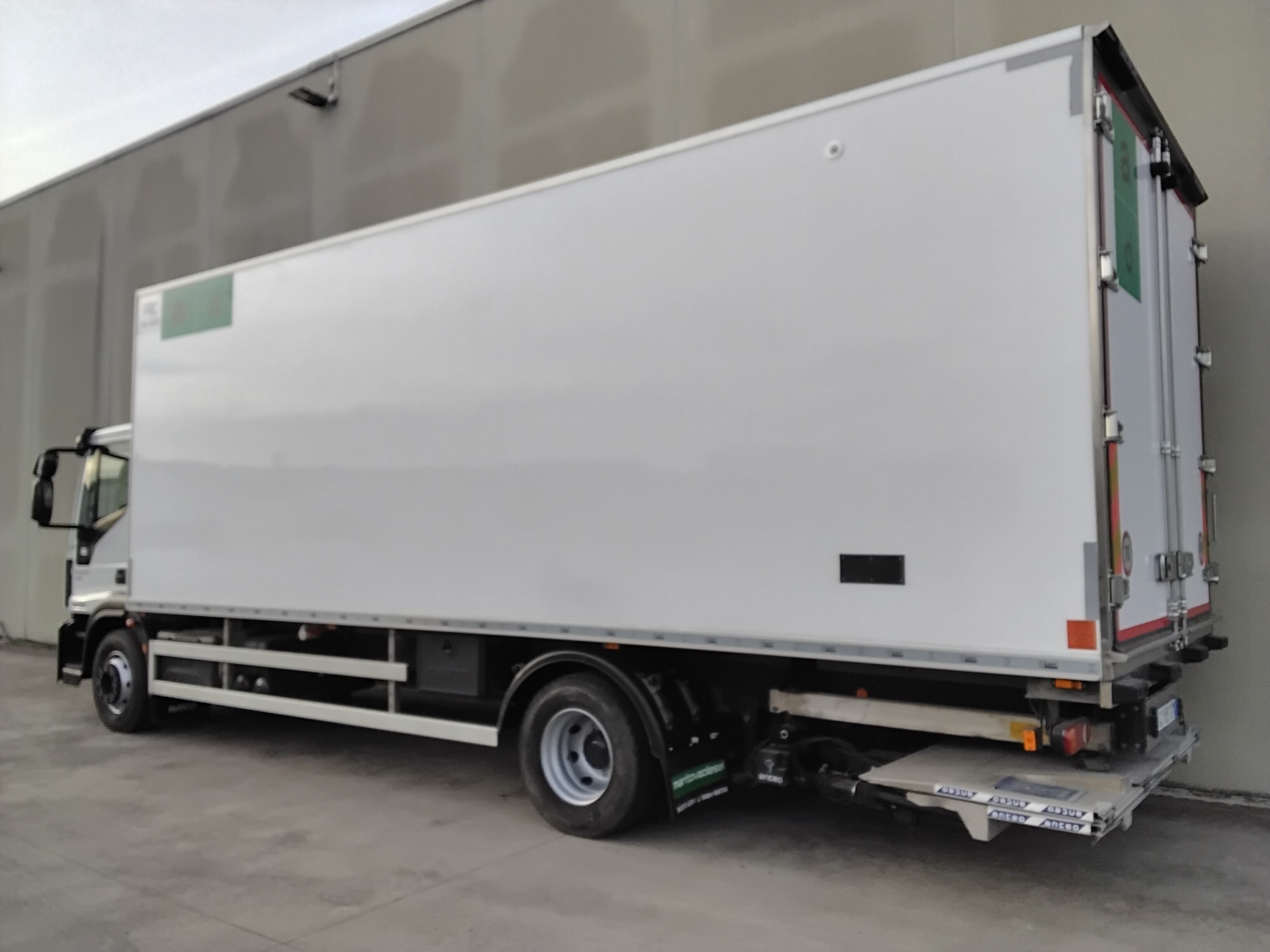 Dca72175 f209 40ad 8c2b 223fd0382b6c