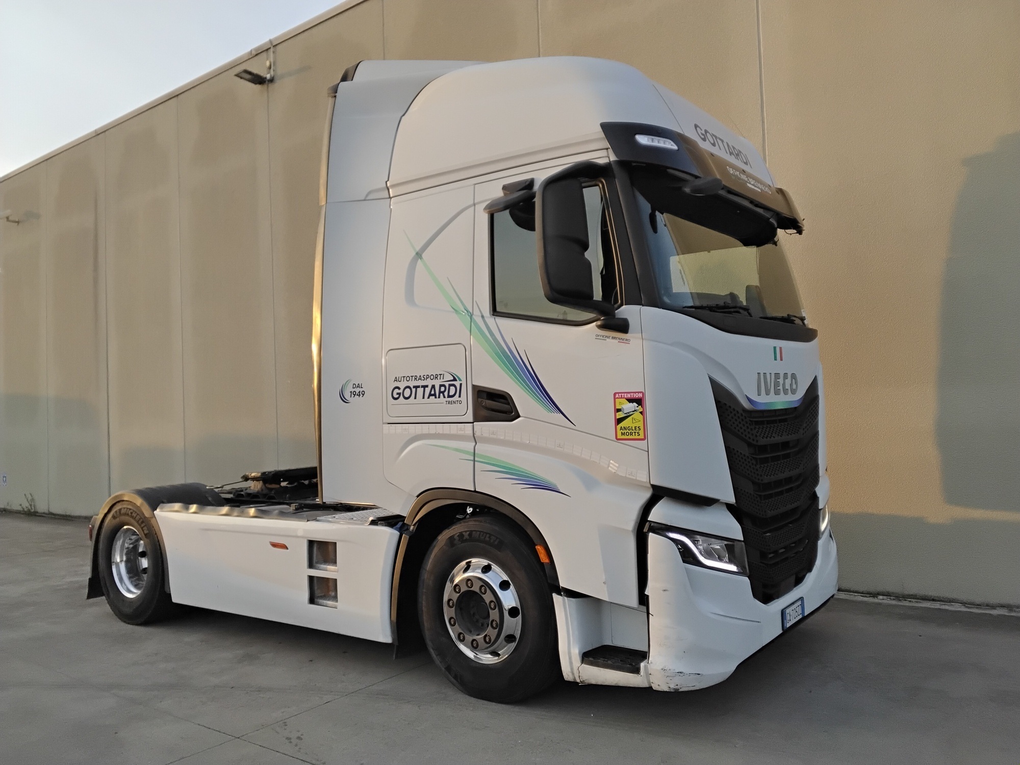 E0da1ffb de3a 49a8 b0b5 bff8b50d6aeb