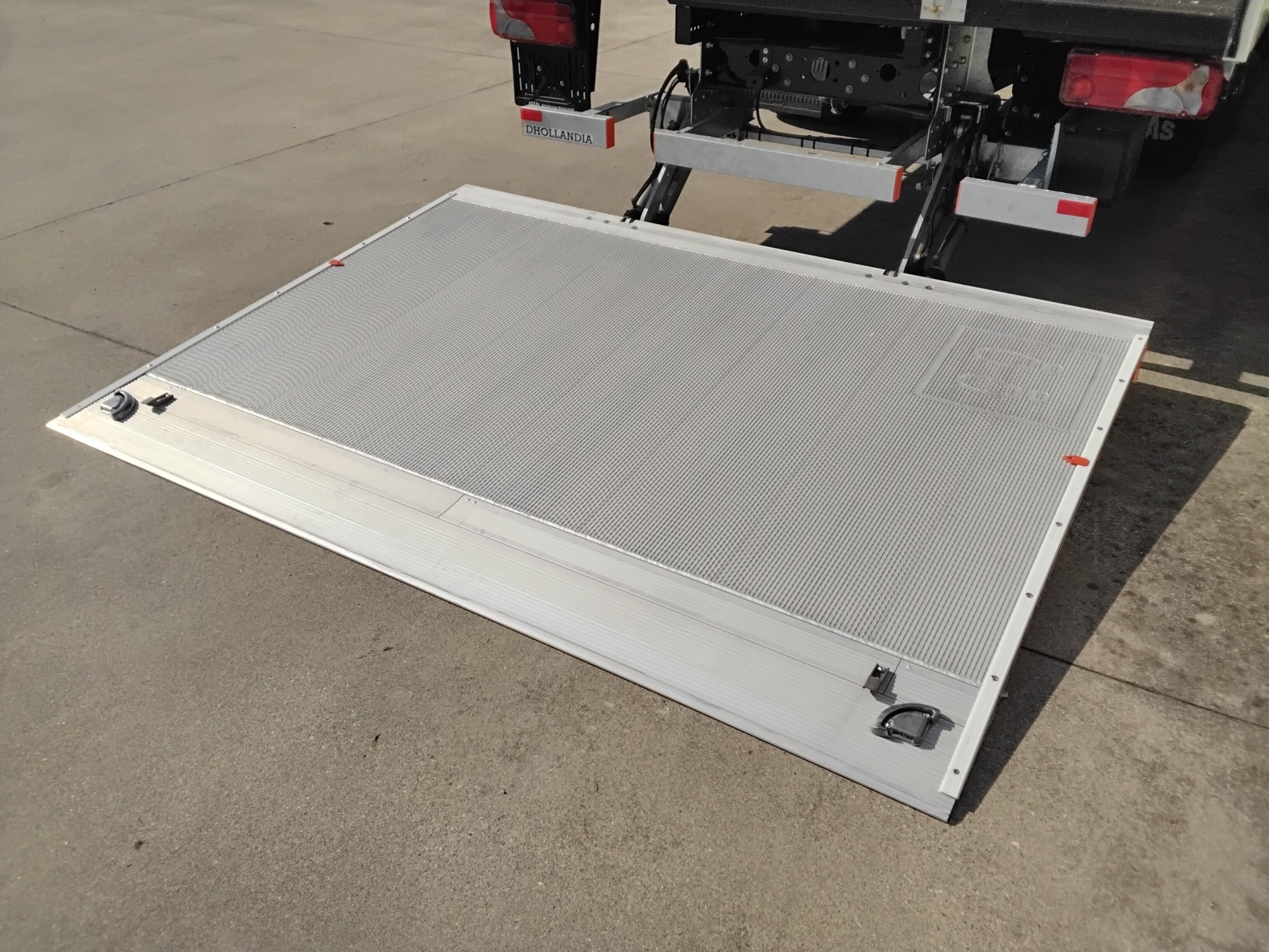 E2421c85 7e41 4233 8cba f3fae80bfad9